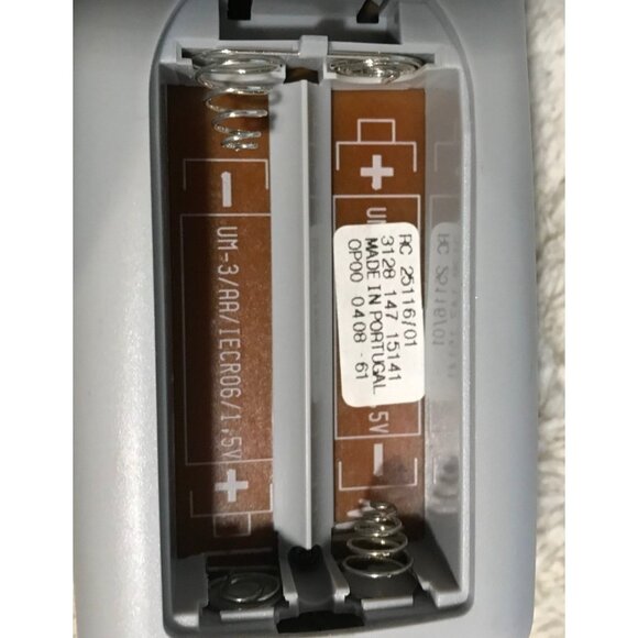 Magnavox Universal Remote Control Silver RC25116/01 Portugal 312814715141 - Picture 3 of 3